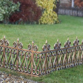 clôture décorative en métal