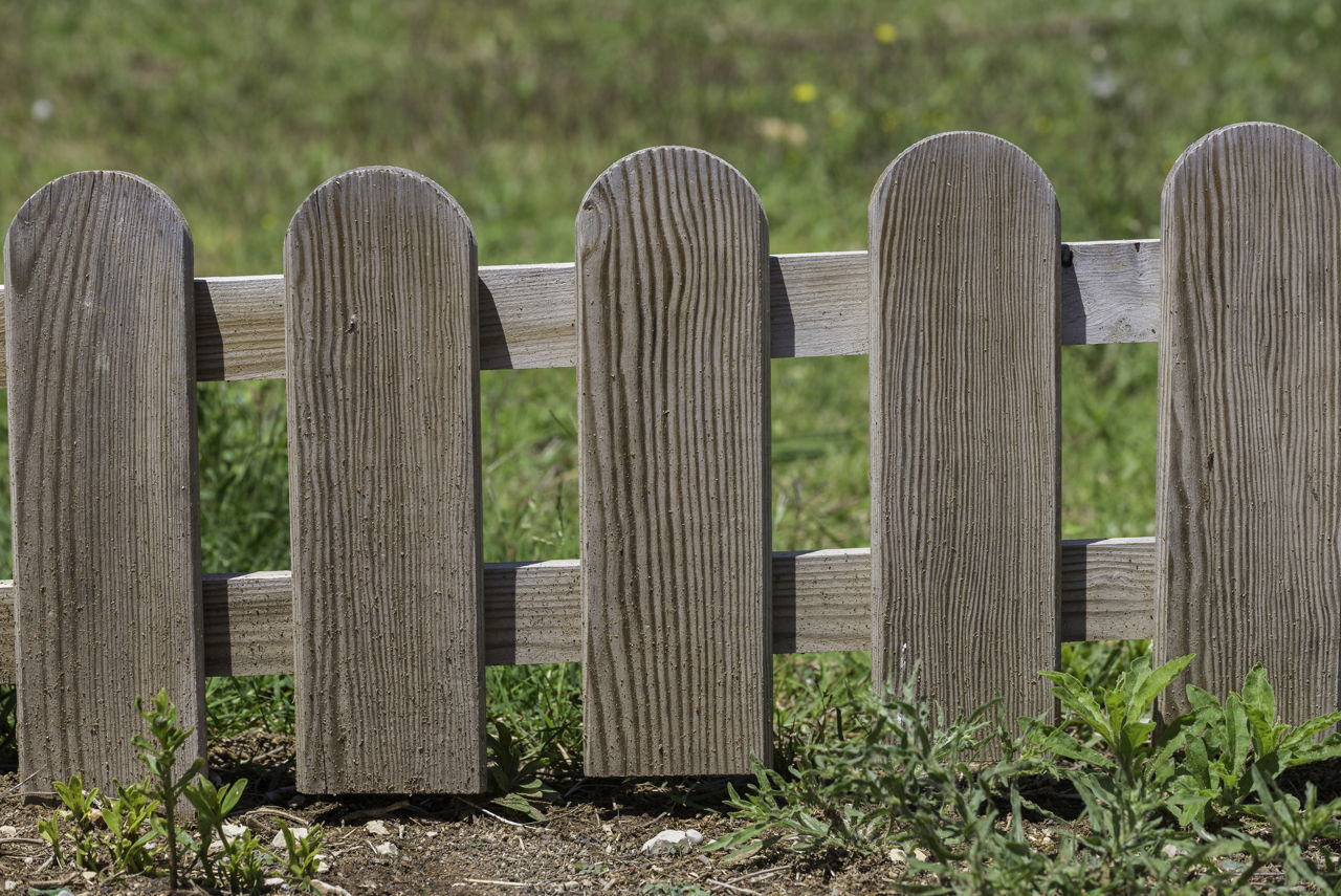 clôture en bois décorative
