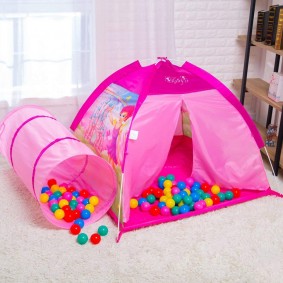 bērnu nama telts ar balonu idejām