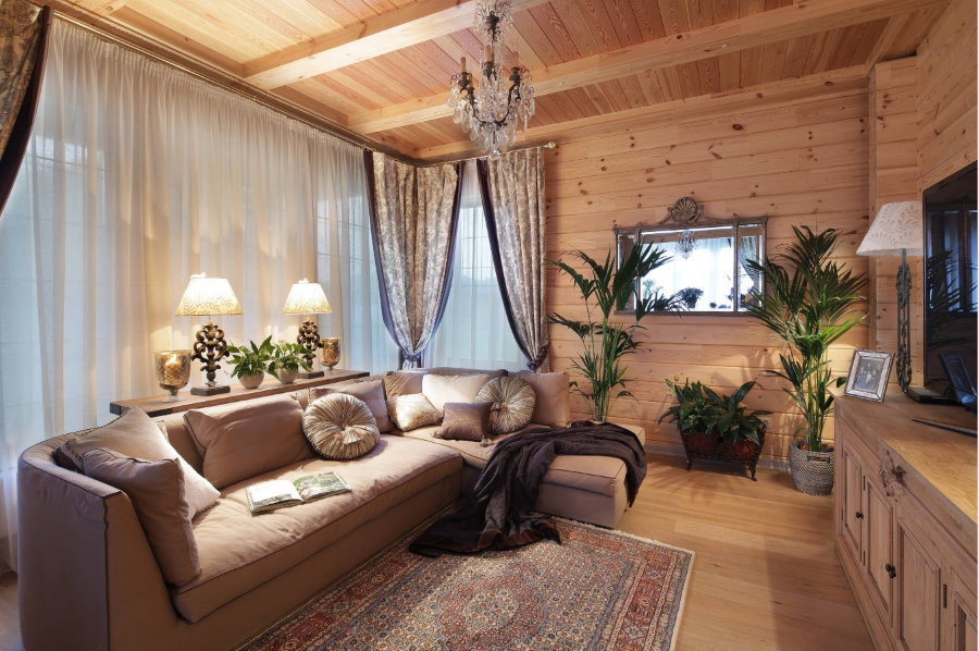 Hoàn thiện bằng gỗ tự nhiên trong phòng khách tại nhà tranh