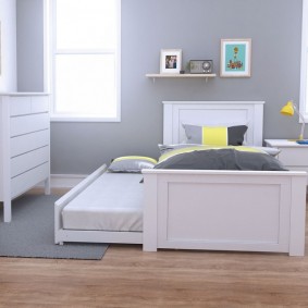 Pull-out bed in boys room
