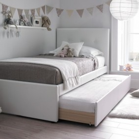 Pull-out bed for two children