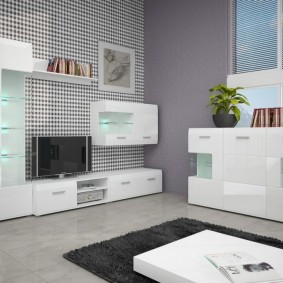Dzīvojamās istabas interjers ar gaišas krāsas mēbelēm
