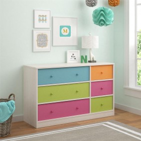 Children's chest of drawers with colorful drawers