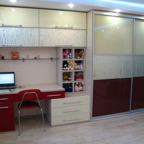 Children's furniture with glossy facades