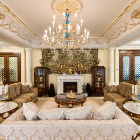 Large chandelier in the spacious living room