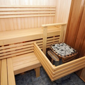 Osłona kuchenki w kompaktowej saunie