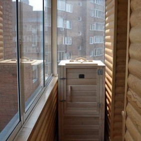 Cedar sauna sa dulo ng balkonahe