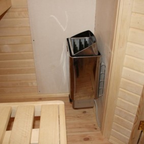 Fogão de aço inoxidável no canto da sauna a vapor