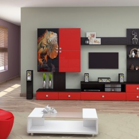 Fațade de mobilier roșu în sufragerie