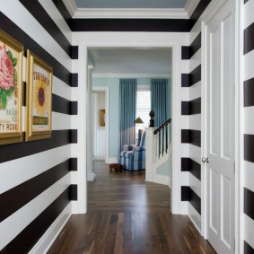 Black stripes on the wall of the hallway