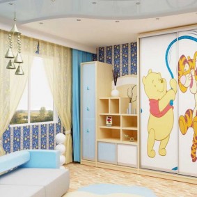setul cu cască într-o idei de proiectare a camerei pentru copii