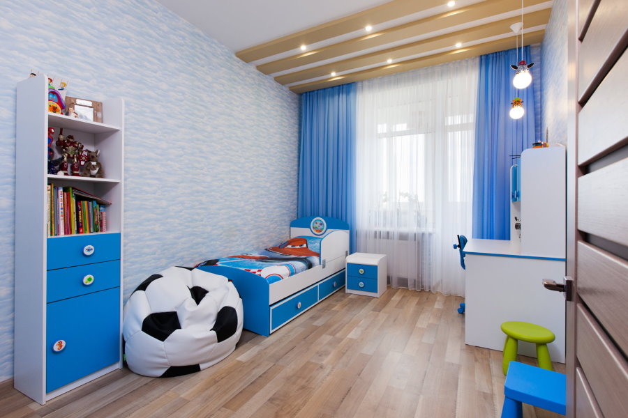 Fațade albastre pe mobilier modular pentru copii