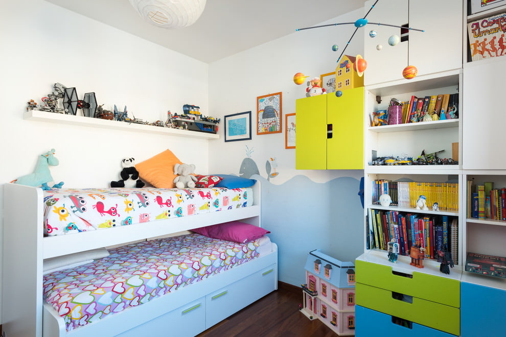 Pull-out bed in a small children's room