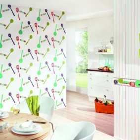 giấy dán tường cho một ý tưởng nội thất nhà bếp nhỏ
