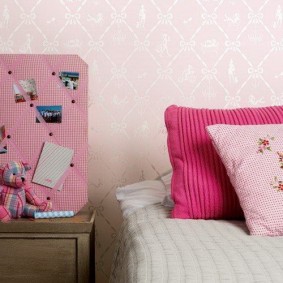 wallpaper in the kids room decorating ideas