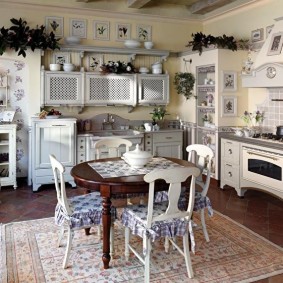 Provence stila tapetes virtuves ideju idejām