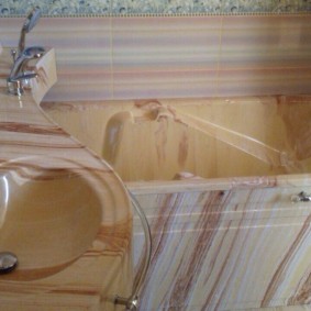 izlietne virs vannas istabas interjera foto