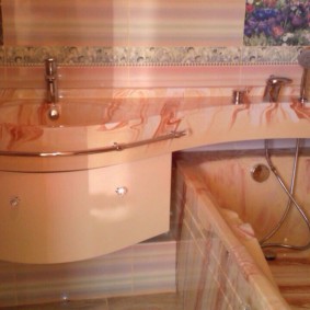 כיור מעל צילום האמבטיה