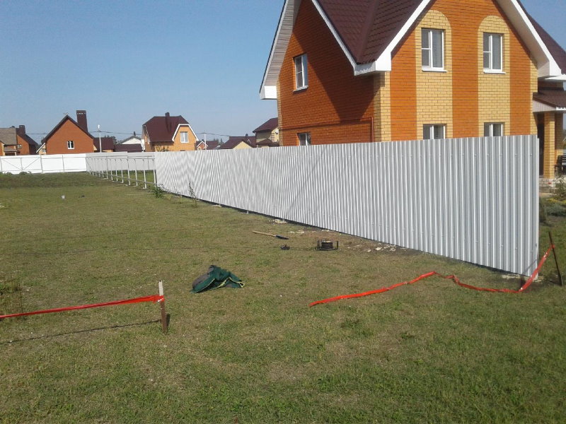 Marquage des sites d'installation de la clôture dans une nouvelle zone