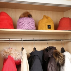 Storage of hats in the hallway room