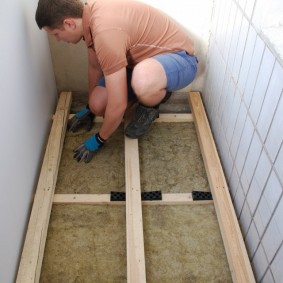 Направете самостоятелна изолация на балконния под с помощта на минерална вата