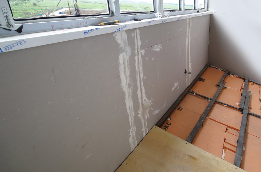 Thermal insulation of the balcony floor with expanded polystyrene
