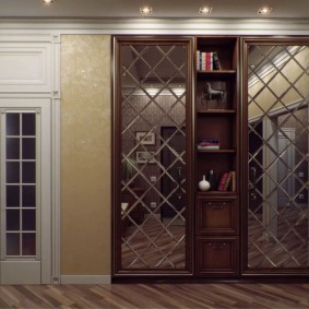 гардероба са шаркалним вратима у ходник врсте идеја